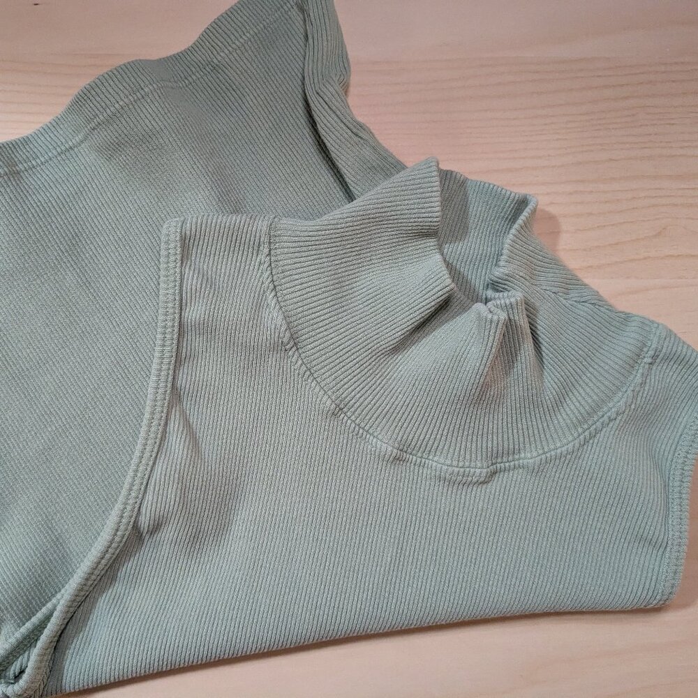 Big Bud Press Sage green Essential Sleeveless Turtleneck, size XS